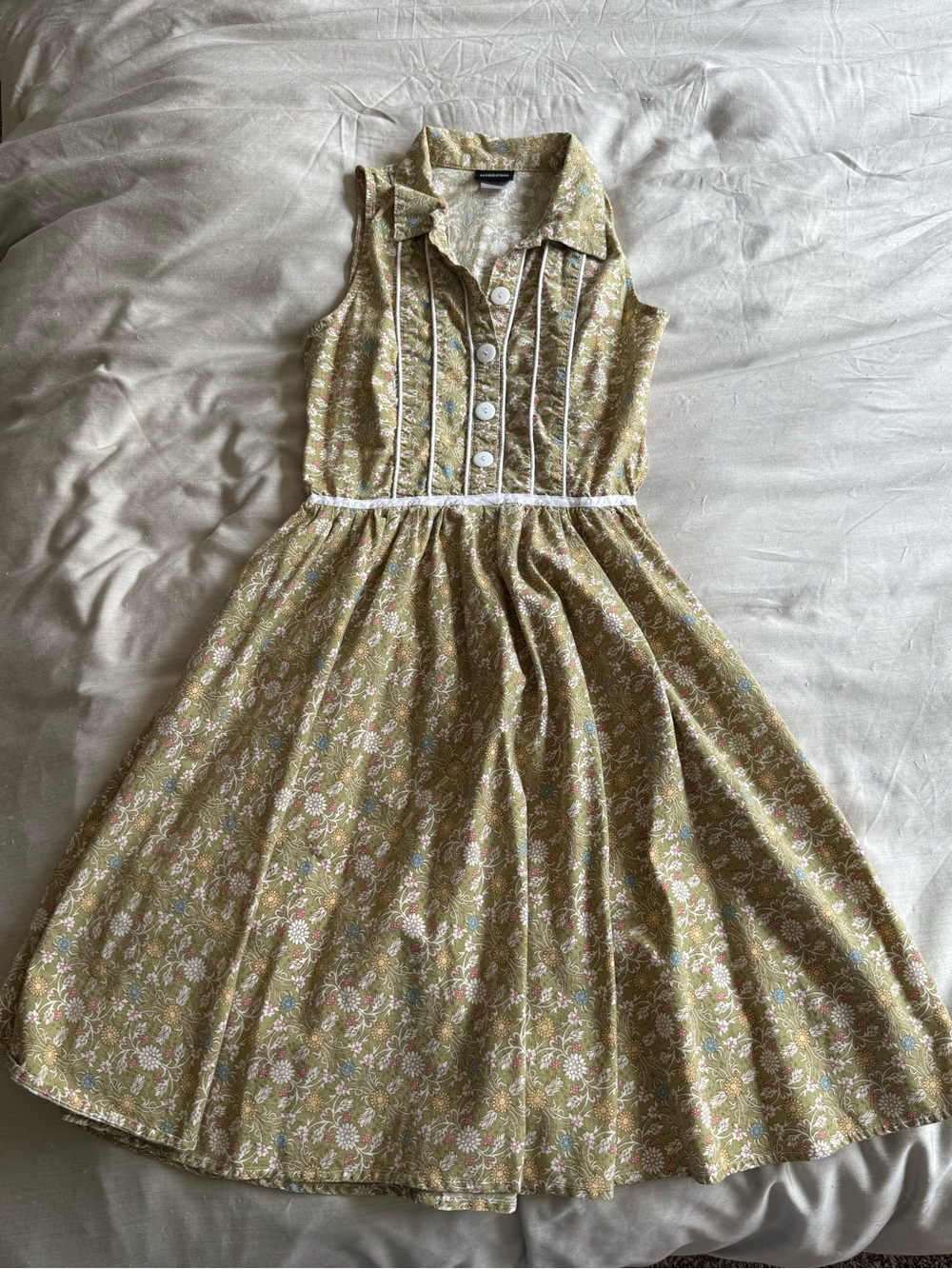 Retrolicious Floral Midi Dress